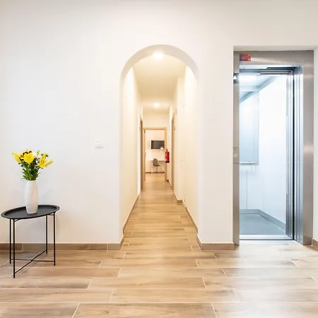 Suncanarias Adeje Plaza מלון *