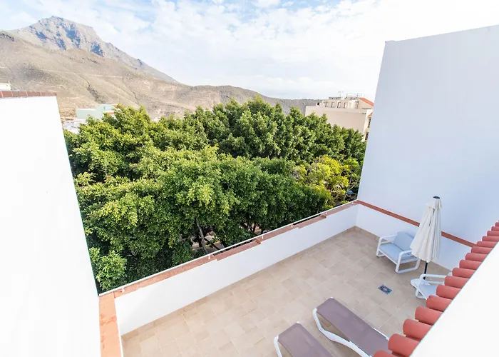 Suncanarias Adeje Plaza מלון *