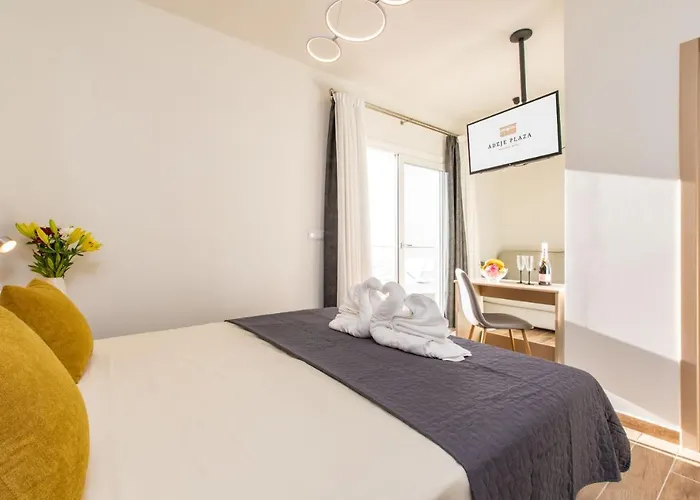 Suncanarias Adeje Plaza Hotel *